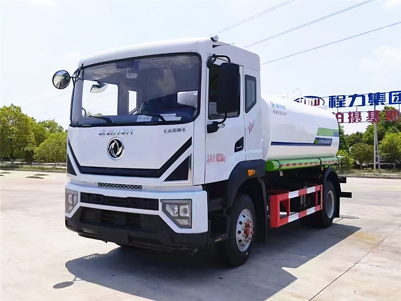 东风多利卡D9洒水车