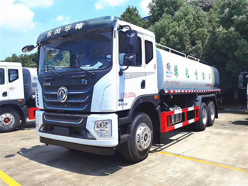 东风T5后双桥洒水车