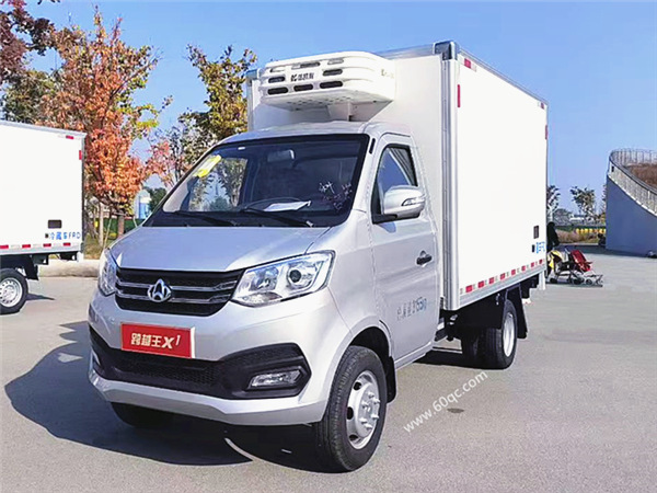 长安跨越X1后双轮冷藏车