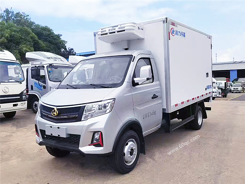 长安跨越X3后双轮冷藏车