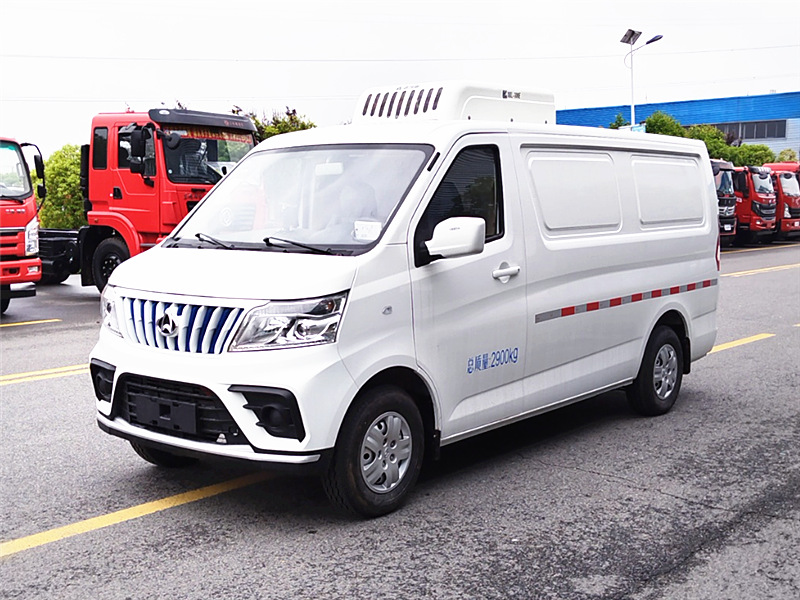 长安睿行EM80纯电冷藏车