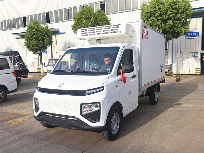 吉利 F1E纯电冷藏车